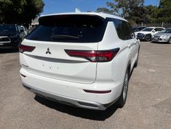 2024 Mitsubishi Outlander LS