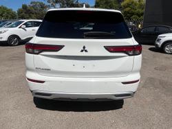 2024 Mitsubishi Outlander LS