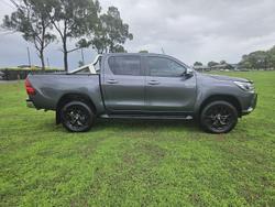 2017 Toyota Hilux SR5