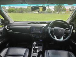 2017 Toyota Hilux SR5