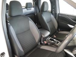 2022 Nissan Navara SL