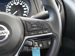 2022 Nissan Navara SL