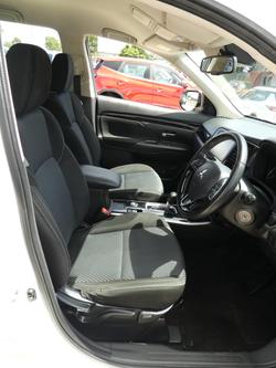 2021 Mitsubishi Outlander ES