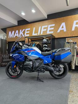 2025 BMW Motorrad R 1300 RT IMPULSE RACINGBLUE METALLIC