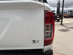 2016 Nissan Navara ST