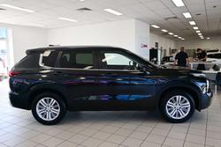 2025 Mitsubishi Outlander LS