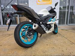 2023 YAMAHA YZF-R3 White