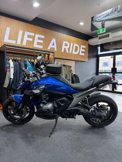 2025 BMW Motorrad R 1300 R EXCLUSIVE RACINGBLUE METALLIC