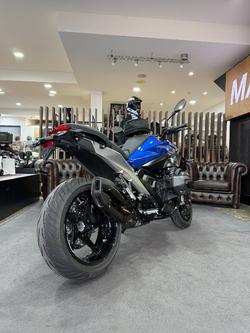 2025 BMW Motorrad R 1300 R EXCLUSIVE RACINGBLUE METALLIC