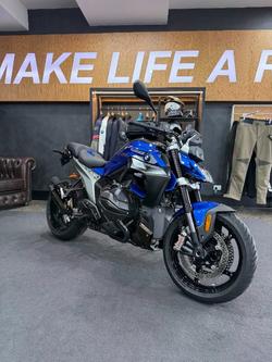 2025 BMW Motorrad R 1300 R EXCLUSIVE RACINGBLUE METALLIC