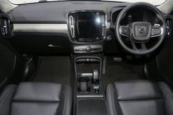 2022 Volvo XC40 Ultimate B4 Bright
