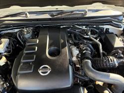 2011 Nissan Navara ST D40 MY11 4X4 Dual Range Polar White