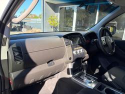 2011 Nissan Navara ST D40 MY11 4X4 Dual Range Polar White