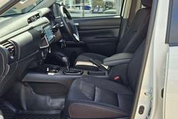 2023 Toyota Hilux SR