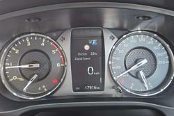 2023 Toyota Hilux SR