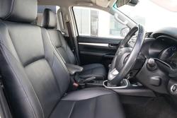 2020 Toyota Hilux SR5