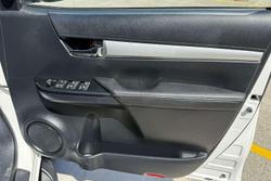 2020 Toyota Hilux SR5
