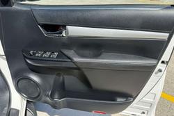 2020 Toyota Hilux SR5