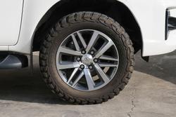 2020 Toyota Hilux SR5