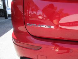 2023 Mitsubishi Outlander ES