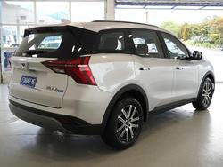 2025 Mahindra XUV700 AX7L
