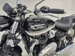 2026 Triumph BONNEVILLE SPEEDMASTER BLACK/WHIT