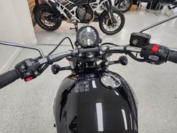 2026 Triumph BONNEVILLE SPEEDMASTER BLACK/WHIT