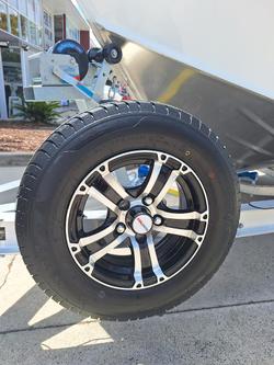 2025 QUINTREX 481 Fishabout