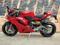 2025 DUCATI PANIGALE V2 S ROAD RED
