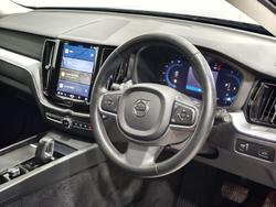 2021 Volvo XC60 B5 Momentum