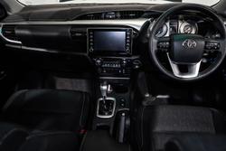 2022 Toyota Hilux SR5