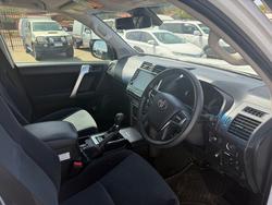 2021 Toyota Prado PRADO DSL WGN AT GX 4277430 005 Glacier White