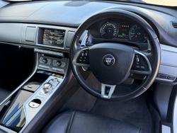 2014 Jaguar XF Premium Luxury