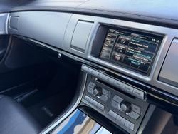 2014 Jaguar XF Premium Luxury