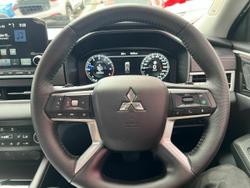2023 Mitsubishi Outlander Exceed
