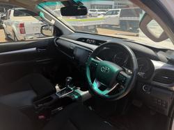 2021 Toyota Hilux HILUX 4x4 2.8L DSL D/C/C 6AT SR5 2U76950 001 Glacier White