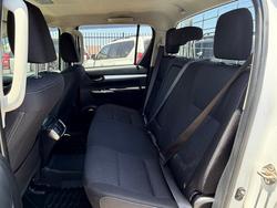 2021 Toyota Hilux HILUX 4x4 2.8L DSL D/C/C 6AT SR5 2U76950 001