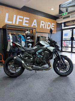 Kawasaki Z900 (ZR900)