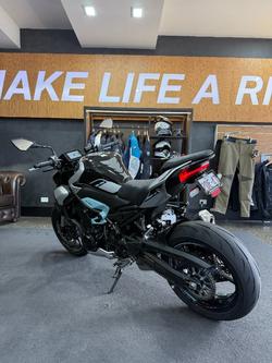 2025 Kawasaki Z900 (ZR900) Silver/Black