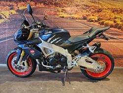 2016 Aprilia Tuono V4 1100 RR Tuono Black