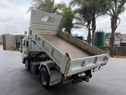 2016 Isuzu Nlr 45-150 NLR 55/45-150 Tipper