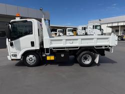 2016 Isuzu Nlr 45-150 NLR 55/45-150 Tipper