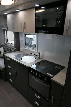 2018 Jayco Journey Slide-Out 21.66-3