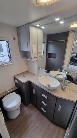 2018 Jayco Journey Slide-Out 21.66-3