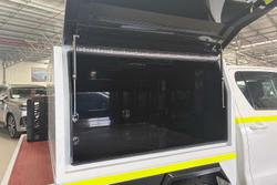 2025 Toyota Hilux SR