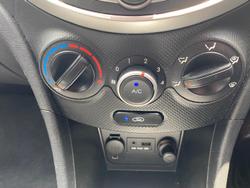 2013 Hyundai Accent Active
