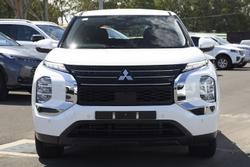 2024 Mitsubishi Outlander ES