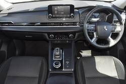 2024 Mitsubishi Outlander ES
