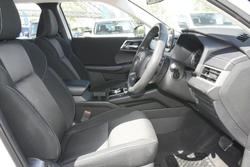 2024 Mitsubishi Outlander ES