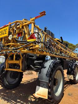 2012 Rogator 1300 Self propelled Sprayer